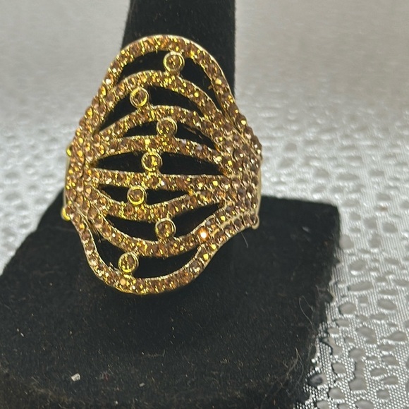 Beautiful stretch ring. It’s covered with rhinestones and very pretty.​​ - Picture 1 of 3